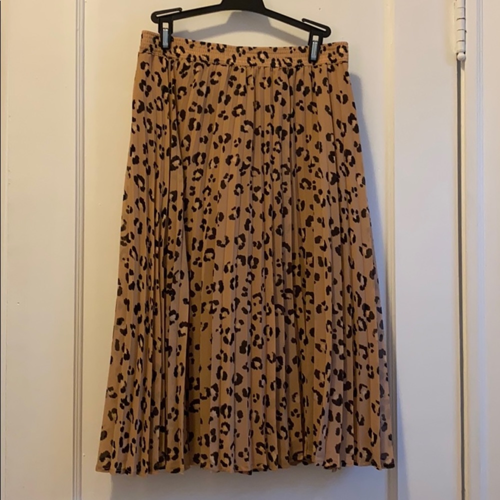 Light Pink Leopard Midi Pleated Skirt